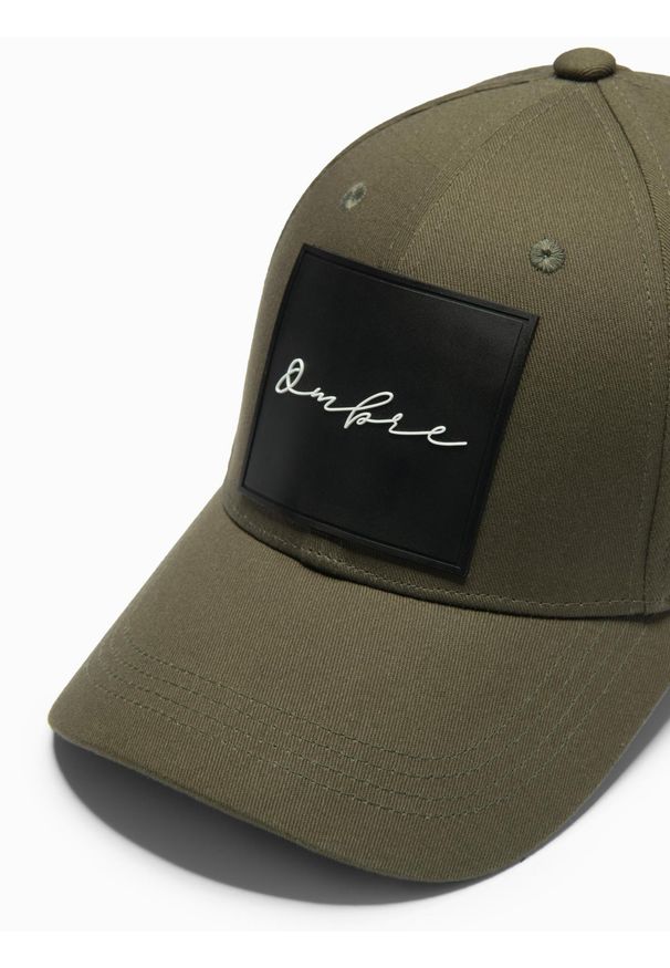 Ombre Clothing - Męska czapka bejsbolówka z daszkiem i dużą naszywką – khaki V2. Kolor: czarny. Materiał: guma, bawełna. Wzór: aplikacja. Styl: casual, elegancki