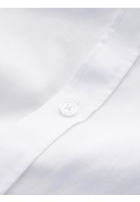 Ombre Clothing - Klasyczna męska koszula SLIM FIT z tkaniny satynowej – biała V1. Okazja: na spotkanie biznesowe, do pracy, na co dzień. Typ kołnierza: kołnierzyk klasyczny. Kolor: biały. Materiał: satyna, tkanina. Wzór: gładki. Styl: klasyczny #3