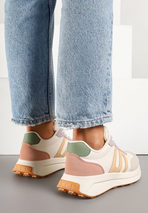 Born2be - Beżowo-Fioletowe Sneakersy z Geometrycznym Zdobieniem Avislia. Okazja: na co dzień. Kolor: beżowy. Materiał: jeans. Wzór: aplikacja, geometria