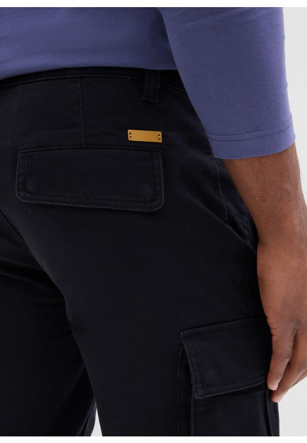 bonprix - Spodnie z kieszeniami cargo, z czystej bawełny z domieszką stretchu, regular fit, straight. Kolor: czarny. Materiał: bawełna. Styl: sportowy