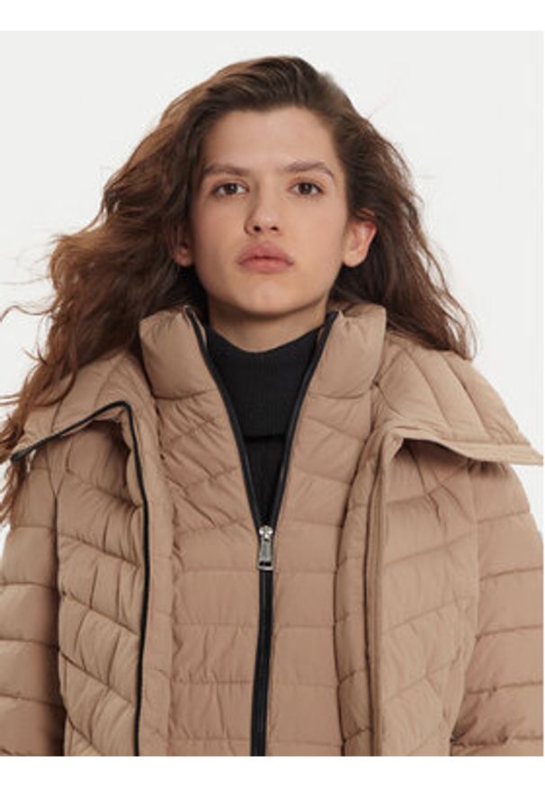 DKNY Kurtka zimowa DLEMPN46 Brązowy Slim Fit. Kolor: brązowy. Materiał: syntetyk. Sezon: zima