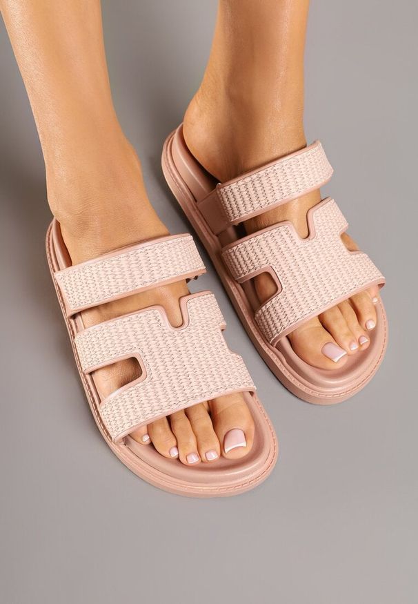 Born2be - Różowe Klapki z Geometrycznymi Paskami i Zapięciem na Rzep Florevelia. Okazja: na co dzień. Kolor: różowy. Materiał: jeans. Wzór: geometria. Styl: elegancki, casual