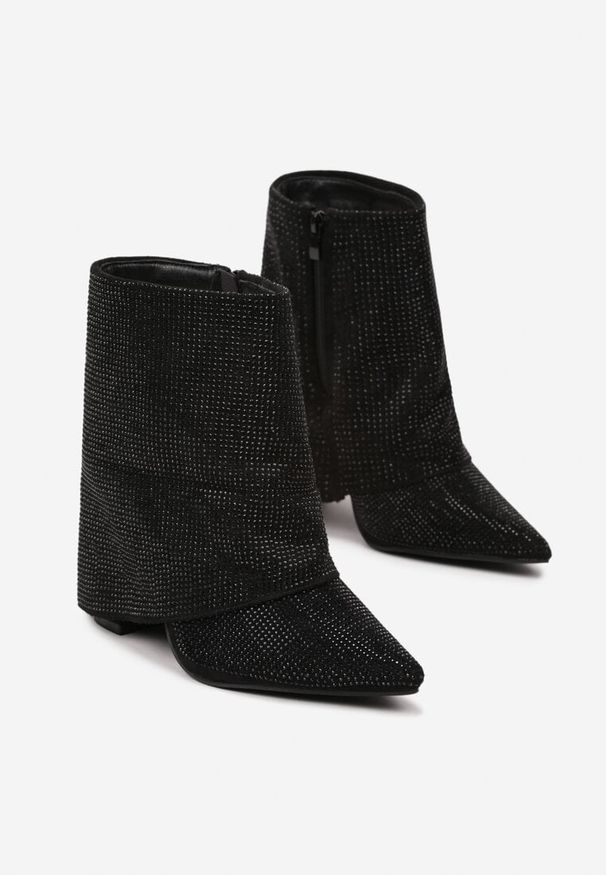 Born2be - Czarne Botki z Wywiniętą Cholewką z Cyrkoniami Emiraethe. Okazja: na co dzień. Kolor: czarny. Materiał: jeans. Szerokość cholewki: normalna. Sezon: zima, jesień. Styl: wizytowy, klasyczny, casual