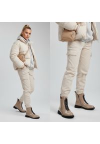 Beżowe Botki S.Barski Lakierowane Modne Buty Damskie. Kolor: beżowy. Materiał: lakier. Wzór: aplikacja. Sezon: zima, jesień. Styl: elegancki #8