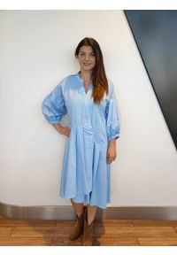 Błękitna sukienka z rozporkiem Alessia Santi. Kolor: niebieski. Materiał: bawełna. Styl: klasyczny