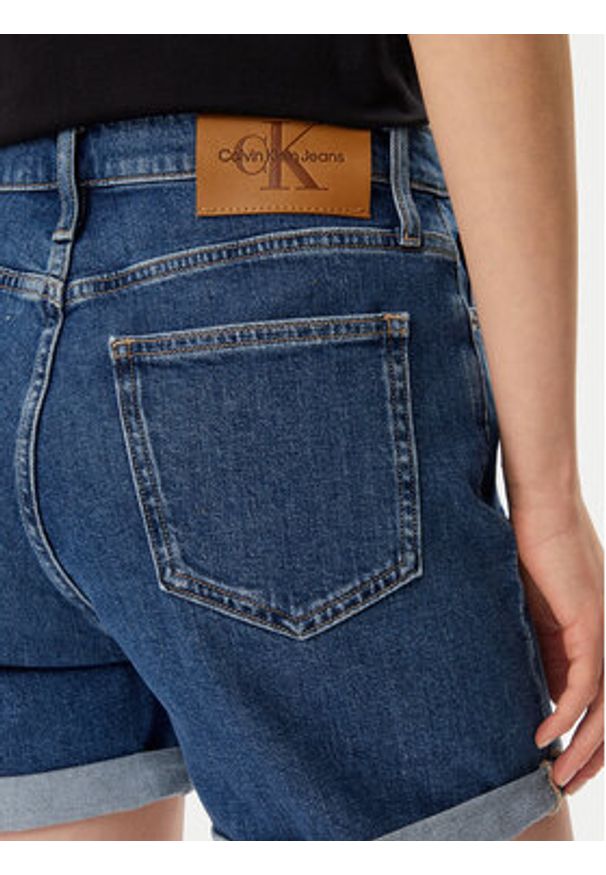Calvin Klein Jeans Szorty jeansowe J20J225512 Granatowy Mom Fit. Kolor: niebieski. Materiał: bawełna