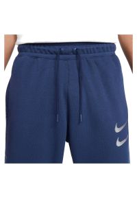 Spodnie męskie dresowe Nike Sportswear Swoosh DC2584. Materiał: dresówka. Wzór: aplikacja. Sport: koszykówka #5