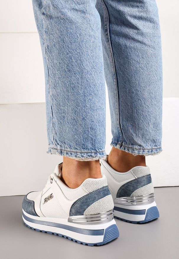 Renee - Niebiesko-Białe Brokatowe Sneakersy na Ozdobnej Podeszwie przed Kostkę Jariana. Wysokość cholewki: przed kostkę. Kolor: niebieski