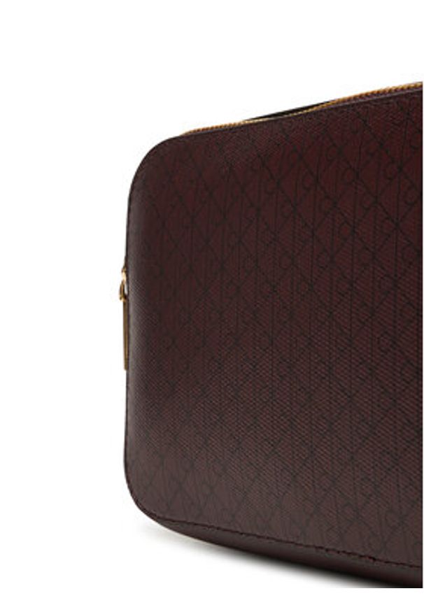 Calvin Klein Torebka Emblem Aop Elongated Camera Bag LV04F3268G Bordowy. Kolor: czerwony. Materiał: skórzane