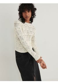 Reserved - Ażurowy sweter - kremowy. Kolor: kremowy. Materiał: dzianina, bawełna. Wzór: ażurowy