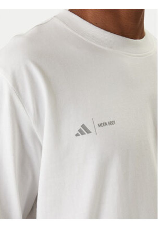 Adidas - adidas Longsleeve Moon Boot JM8917 Biały Loose Fit. Kolor: biały. Materiał: bawełna. Długość rękawa: długi rękaw