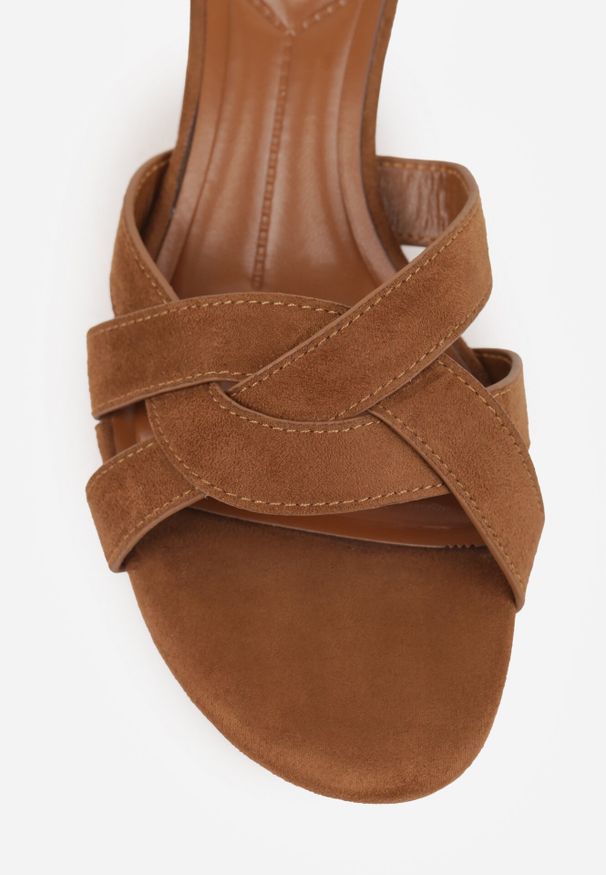 Born2be - Jasnobrązowe Klapki VICES na Kaczuszkowym Obcasie z Przeplatanymi Paskami Merose. Okazja: na co dzień. Kolor: brązowy. Materiał: jeans. Wzór: paski. Obcas: na obcasie. Styl: elegancki, casual. Wysokość obcasa: średni