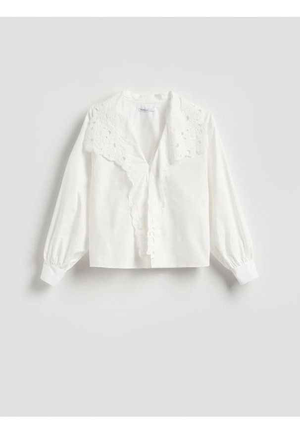 Reserved - Bluzka z koronkowym kołnierzem - biały. Kolor: biały. Materiał: koronka