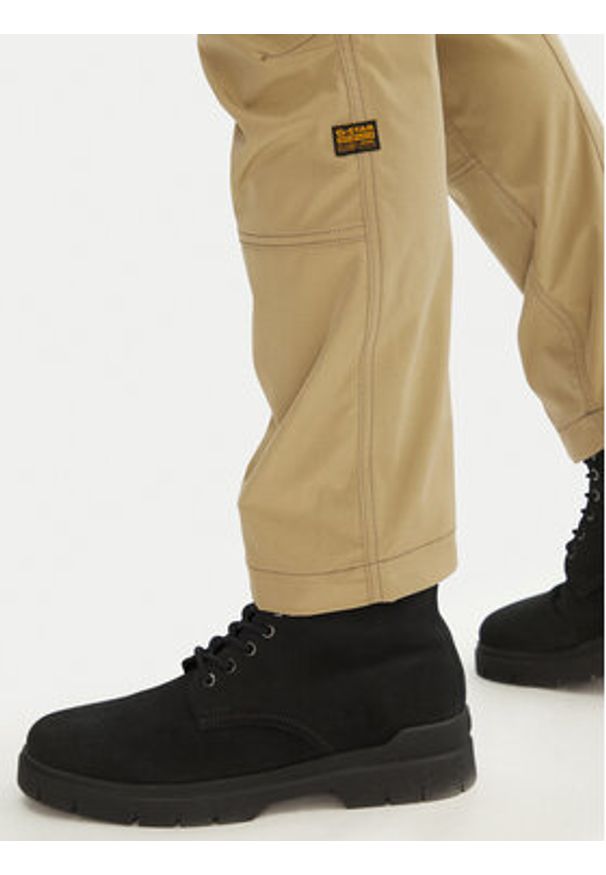G-Star RAW - G-Star Raw Spodnie materiałowe Rovic D02190-D909 6057 Khaki Regular Fit. Kolor: brązowy. Materiał: syntetyk