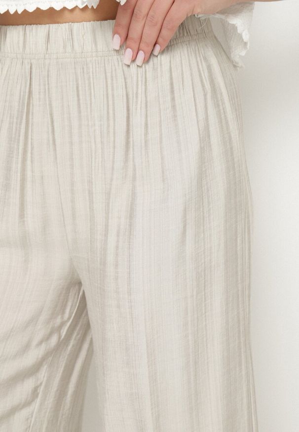 Born2be - Jasnoszare Szerokie Spodnie Typu Palazzo z Wysokim Stanem Varlevi. Okazja: na co dzień. Stan: podwyższony. Kolor: szary. Styl: casual, elegancki