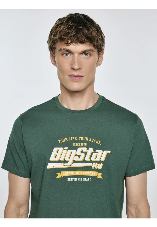 Big-Star - Koszulka męska z nadrukiem zielona Briss 304. Okazja: na co dzień. Kolor: zielony. Materiał: bawełna. Wzór: nadruk. Styl: klasyczny, vintage, casual