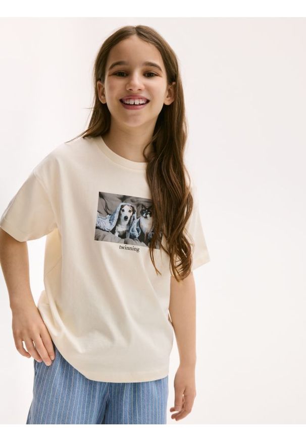 Reserved - T-shirt z nadrukiem - kremowy. Kolor: kremowy. Materiał: bawełna. Wzór: nadruk