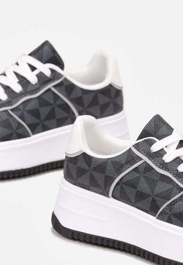 Born2be - Szare Sneakersy na Platformie Zdobione Geometrycznym Wzorem Zamya. Wysokość cholewki: przed kostkę. Kolor: szary. Szerokość cholewki: normalna. Wzór: aplikacja, geometria. Obcas: na platformie