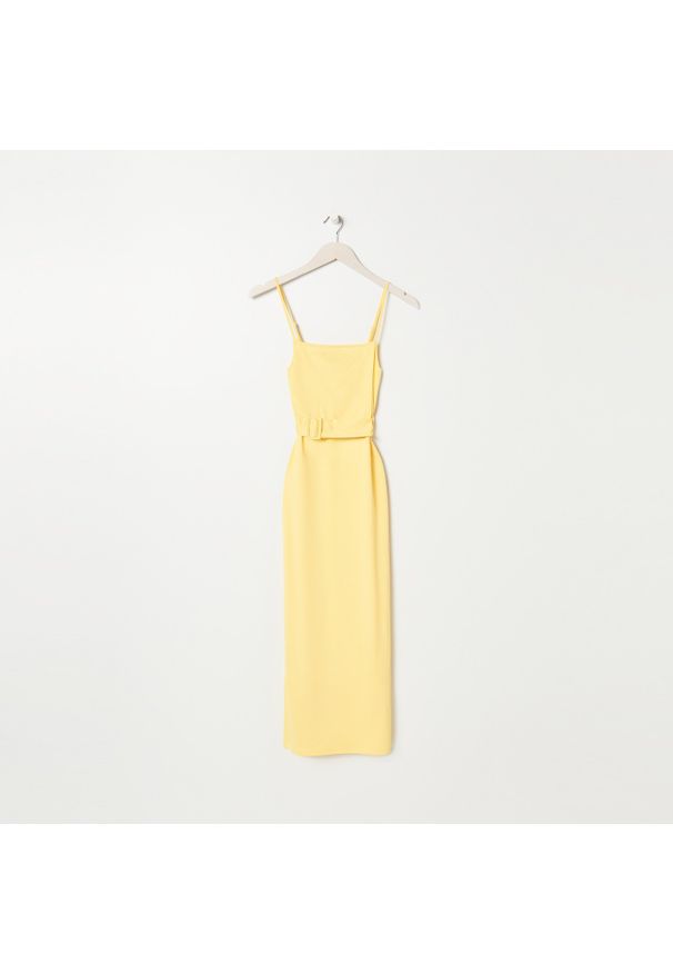 Sinsay - Prążkowana sukienka z paskiem - Żółty. Kolor: żółty. Materiał: prążkowany
