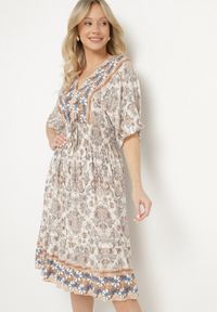 Born2be - Ciemnobeżowa Sukienka z Wiskozy w Ornamentalny Wzór z Szeroką Gumką w Pasie Tanissla. Okazja: do pracy, na spotkanie biznesowe, na co dzień, na randkę. Typ kołnierza: dekolt w kształcie V. Kolor: beżowy. Materiał: wiskoza. Długość rękawa: krótki rękaw. Sezon: wiosna, lato. Styl: klasyczny, casual, elegancki, biznesowy #4