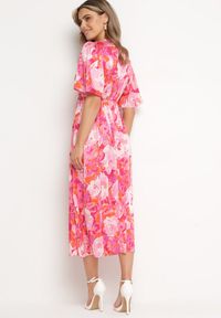 Born2be - Różowa Rozkloszowana Sukienka z Marszczonym Dekoltem i Gumką w Pasie Ozdobiona Rozcięciami Balpia. Okazja: na co dzień. Kolor: różowy. Długość rękawa: krótki rękaw. Wzór: aplikacja. Typ sukienki: proste. Styl: elegancki, casual #3