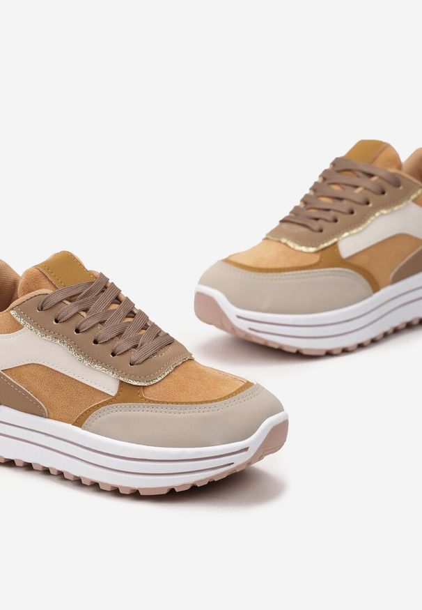 Renee - Brązowe Sneakersy na Wysokiej Podeszwie z Błyszczącymi Wstawkami Lovana. Kolor: brązowy. Obcas: na platformie