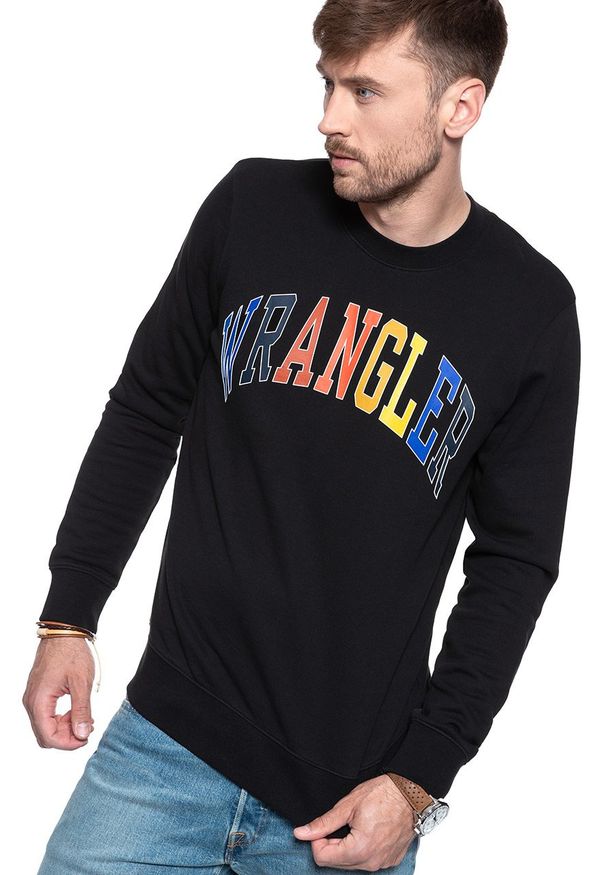 Wrangler - MĘSKA BLUZA WRANGLER LOGO SWEAT BLACK W6B6HY100 112130691. Wzór: nadruk