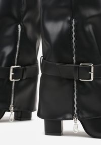 Renee - Czarne Kozaki na Słupku z Cholewką Imitującą Nogawkę ze Sprzączkami Unwedara. Nosek buta: szpiczasty. Zapięcie: sprzączka. Kolor: czarny. Materiał: skóra, materiał. Szerokość cholewki: normalna. Sezon: zima. Obcas: na słupku. Wysokość obcasa: średni #2