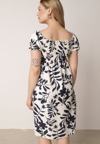 Born2be - Niebieska Wiskozowa Sukienka Hiszpanka w Kwiatowy Wzór Berinira. Okazja: na co dzień. Typ kołnierza: dekolt hiszpanka. Kolor: niebieski. Materiał: wiskoza. Wzór: kwiaty. Sezon: lato. Typ sukienki: z odkrytymi ramionami, proste. Styl: casual, elegancki #5