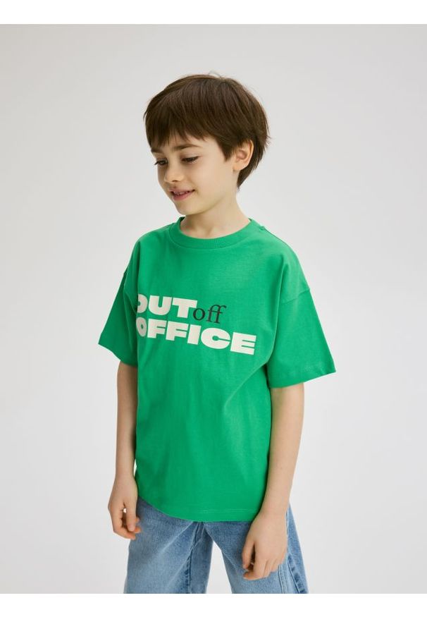 Reserved - T-shirt z nadrukiem - zielony. Kolor: zielony. Materiał: dzianina, bawełna. Wzór: nadruk