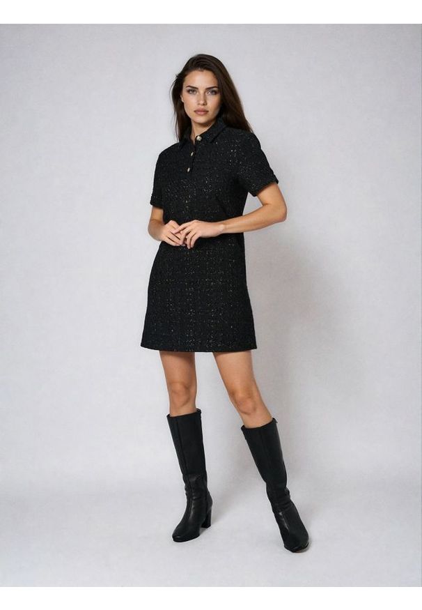 Sinsay - Sukienka mini polo - wielobarwny. Typ kołnierza: polo. Długość: mini