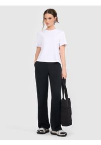 4f - 4F T-shirt regular gładki damski - biały M. Okazja: na co dzień. Kolor: biały. Materiał: dzianina, bawełna. Długość rękawa: krótki rękaw. Długość: krótkie. Wzór: gładki. Styl: casual #2