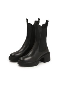 Kazar - Skórzane botki na klocku z elastycznymi wstawkami. Kolor: czarny. Materiał: tkanina, skóra. Szerokość cholewki: normalna. Obcas: na obcasie. Wysokość obcasa: niski #3