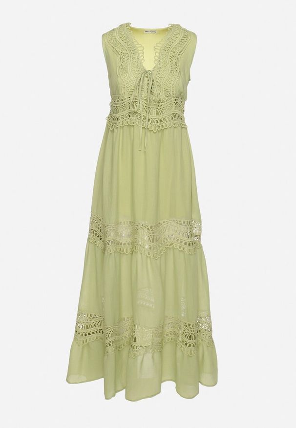 Born2be - Zielona Rozkloszowana Sukienka z Ażurowymi Zdobieniami Maxi Savanlia. Kolor: zielony. Wzór: ażurowy, aplikacja. Sezon: lato. Długość: maxi