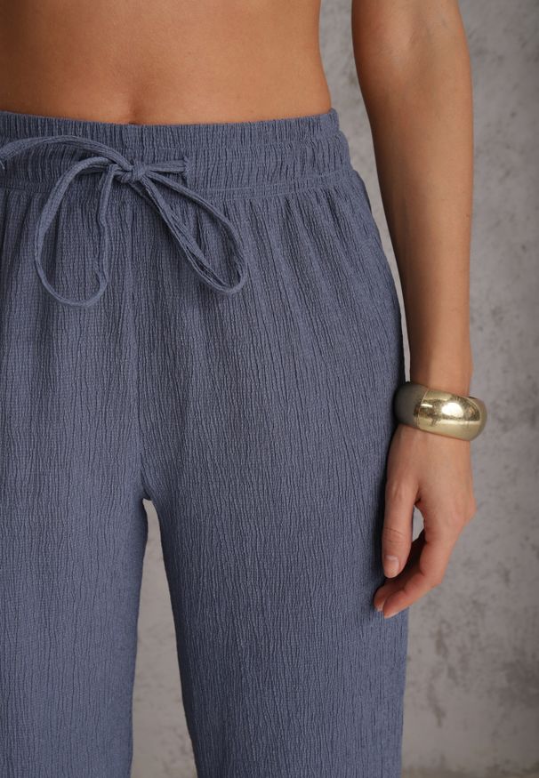 Renee - Niebieskie Teksturowane Spodnie Wide Leg z Wiązaniem w Talii Pirethei. Kolor: niebieski. Materiał: materiał. Styl: elegancki
