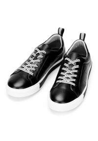 Wittchen - Męskie sneakersy skórzane z perforacjami czarno-białe. Okazja: na co dzień. Kolor: czarny, biały, wielokolorowy. Materiał: skóra. Wzór: gładki. Sezon: lato #8