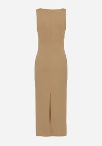 Born2be - Beżowa Dopasowana Sukienka z Wiskozą Ozdobiona Marszczeniem Siloria. Okazja: na co dzień. Typ kołnierza: dekolt w kształcie V. Kolor: beżowy. Materiał: wiskoza. Wzór: aplikacja. Sezon: lato. Typ sukienki: proste. Styl: elegancki, casual #6