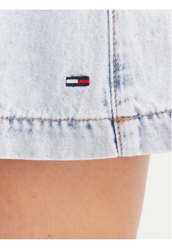 Tommy Jeans Sukienka jeansowa DW0DW22990 Błękitny Slim Fit. Kolor: niebieski. Materiał: bawełna