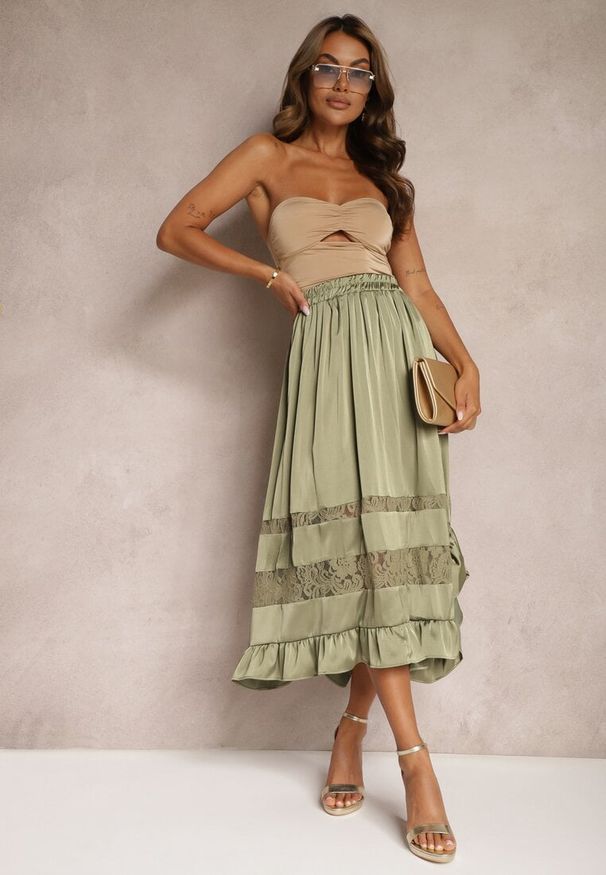 Renee - Zielona Asymetryczna Spódnica Plisowana High Waist z Gumką w Talii i Koronkowymi Wstawkami Reslifa. Stan: podwyższony. Kolor: zielony. Materiał: koronka. Sezon: lato
