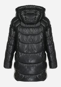 Born2be - Czarna Kurtka Pikowana z Kapturem Chepico. Typ kołnierza: kaptur. Kolor: czarny. Sezon: zima #4