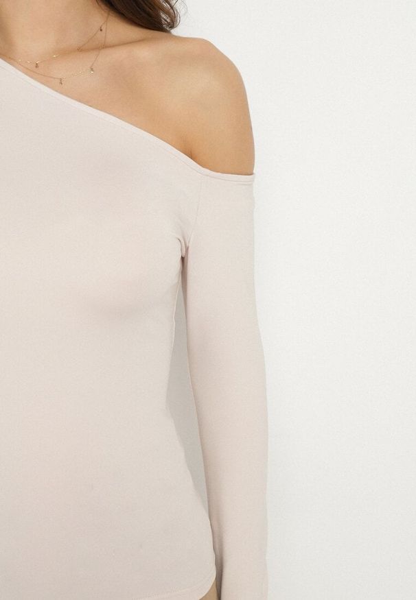 Born2be - Beżowa Asymetryczna Bluzka z Wiskozą Tatireth. Okazja: na co dzień. Kolor: beżowy. Materiał: wiskoza. Styl: elegancki, casual