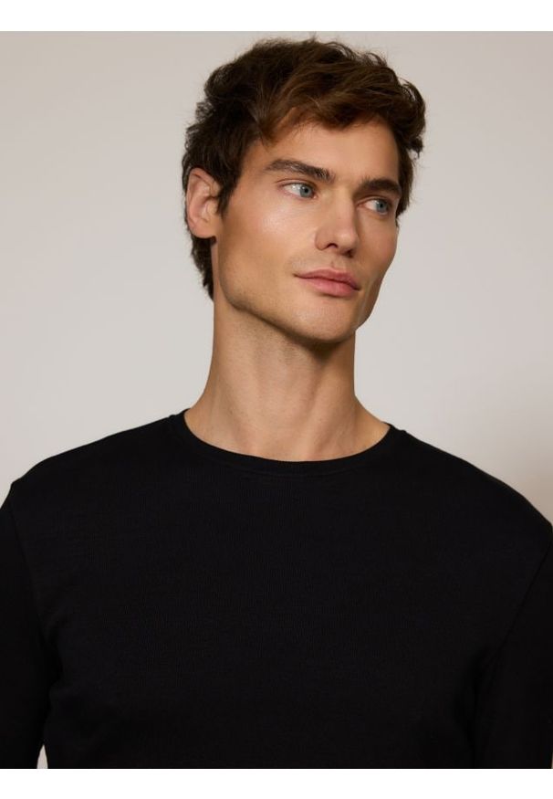 Reserved - Longsleeve super slim fit - czarny. Kolor: czarny. Materiał: włókno, bawełna. Długość rękawa: długi rękaw