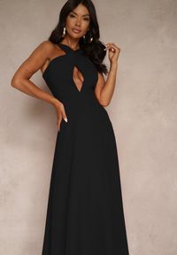 Renee - Czarna Koktajlowa Sukienka z Wiskozą i Dekoltem Halter Dolmanna. Typ kołnierza: dekolt halter. Kolor: czarny. Materiał: wiskoza. Styl: wizytowy