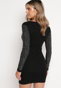 Born2be - Czarno-Srebrna Bawełniana Sukienka Mini z Push Upem z Cyrkoniami i Kwadratowym Dekoltem Tindalea. Okazja: na sylwestra, na urodziny. Typ kołnierza: dekolt kwadratowy. Kolor: czarny. Materiał: bawełna. Styl: wizytowy. Długość: mini #3