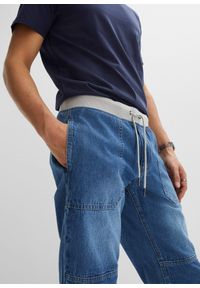 bonprix - Lekkie długie bermudy dżinsowe z gumką w talii Relaxed Fit. Kolor: niebieski. Długość: długie. Wzór: prążki #3