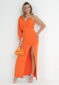 Born2be - Pomarańczowa Asymetryczna Sukienka Maxi na Jedno Ramię z Łańcuszkiem Przy Ramieniu Kesilli. Kolor: pomarańczowy. Materiał: wiskoza. Sezon: lato. Typ sukienki: asymetryczne. Styl: elegancki. Długość: maxi