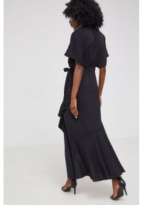 Answear Lab sukienka kolor czarny mini rozkloszowana. Kolor: czarny. Materiał: tkanina. Długość rękawa: krótki rękaw. Wzór: gładki. Typ sukienki: rozkloszowane. Styl: wakacyjny. Długość: mini