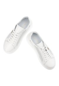 DAMISS - Białe Sneakersy Damiss Modne Obuwie Damskie. Kolor: biały. Materiał: materiał. Szerokość cholewki: normalna #4