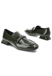 Zielone Półbuty Armodo Eleganckie Obuwie Damskie. Okazja: do pracy, na spotkanie biznesowe. Kolor: zielony. Materiał: skóra, lakier. Szerokość cholewki: normalna. Styl: elegancki