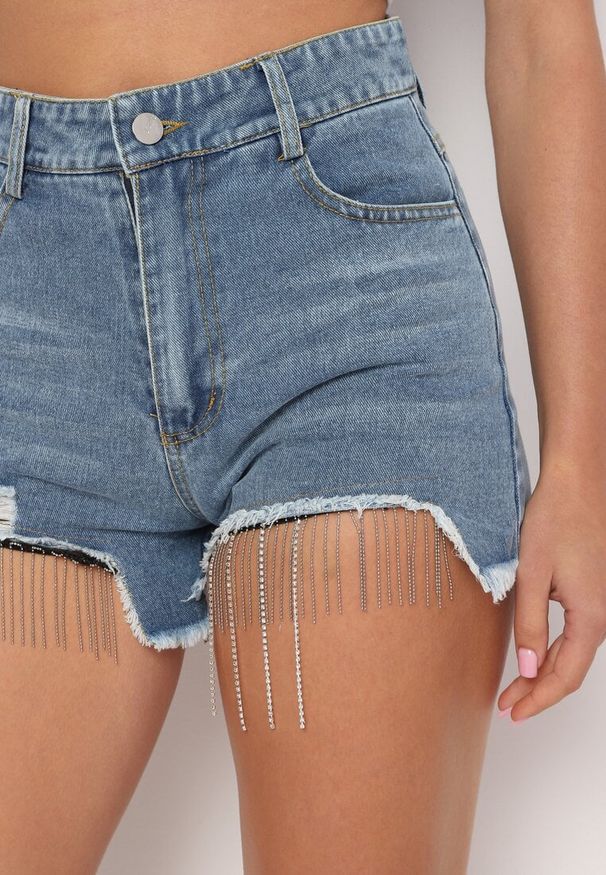 Born2be - Niebieskie Bawełniane Szorty Jeansowe z Wysokim Stanem i Cyrkoniami Noemelba. Okazja: na co dzień. Stan: podwyższony. Kolor: niebieski. Materiał: bawełna, jeans. Wzór: aplikacja. Styl: casual, klasyczny